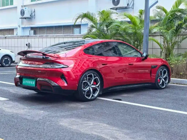 Xiaomi SU7 — Фото автомобиля 10