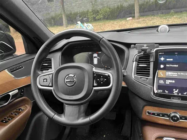 Volvo XC90 — Фото автомобиля 9