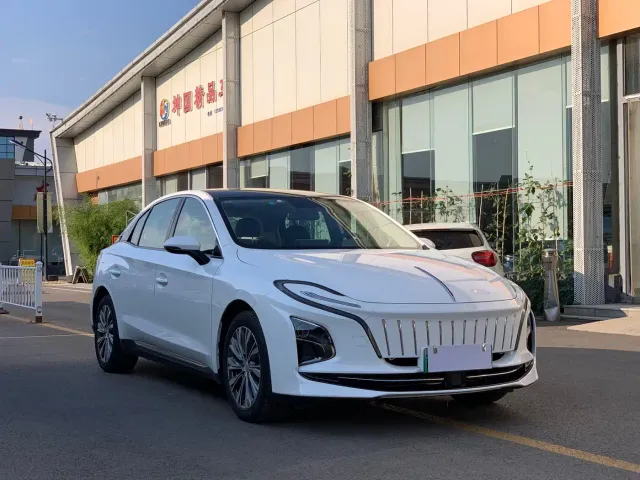 Hongqi E-QM5 — Фото автомобиля 3