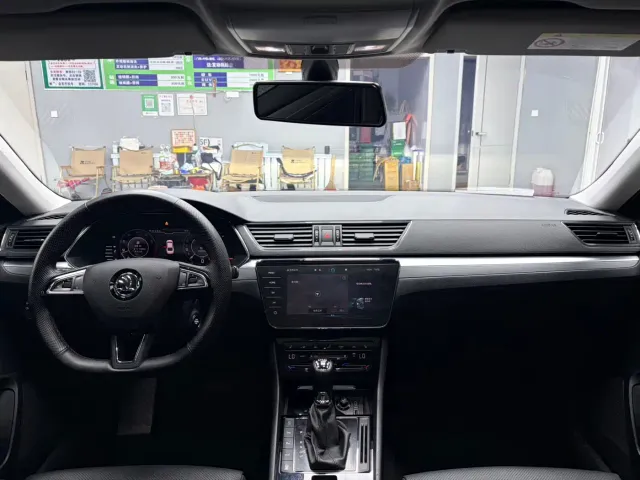 Skoda Superb — Фото автомобиля 10