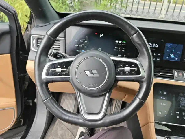 Li Auto ONE — Фото автомобиля 15