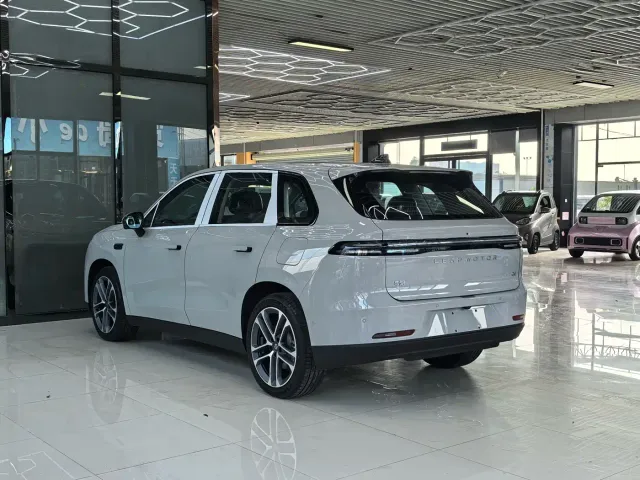 Leapmotor C10 — Фото автомобиля 7