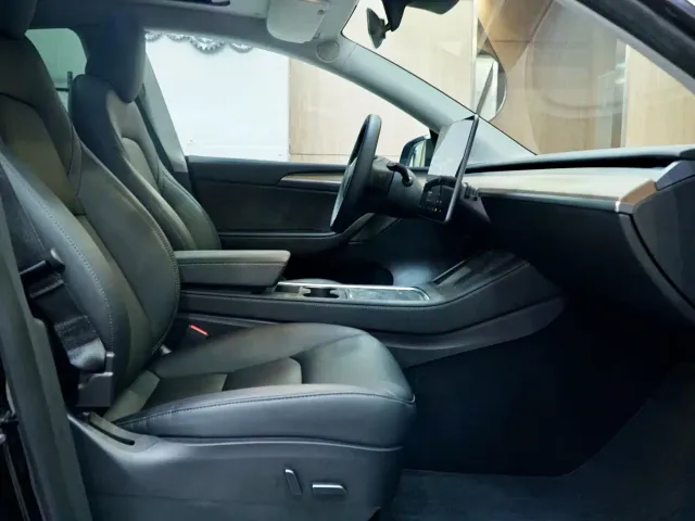 Tesla Model Y — Фото автомобиля 13
