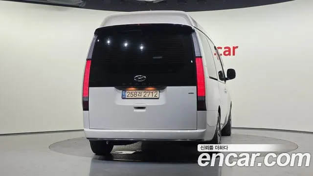Hyundai Staria Staria 4WD Lounge 9 мест — Фото автомобиля 4