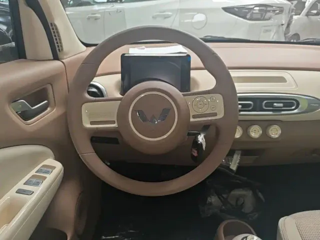 Wuling Hongguang Mini EV — Фото автомобиля 6