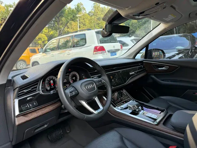Audi Q7 — Фото автомобиля 8