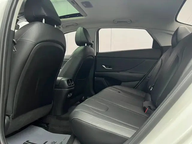 Hyundai Elantra — Фото автомобиля 8