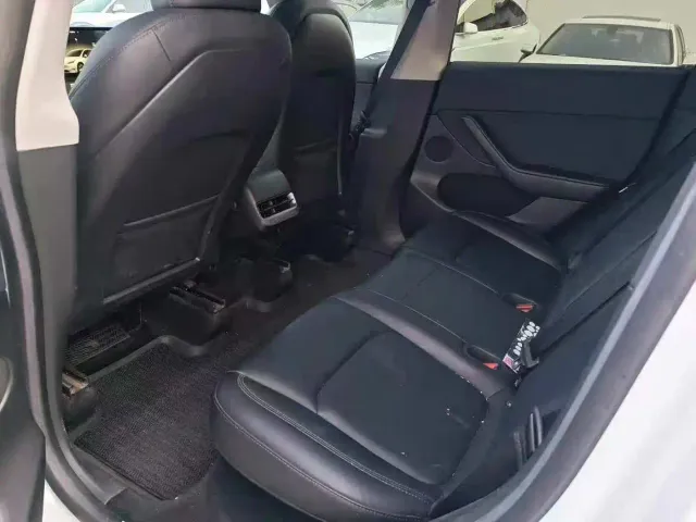Tesla Model Y — Фото автомобиля 6