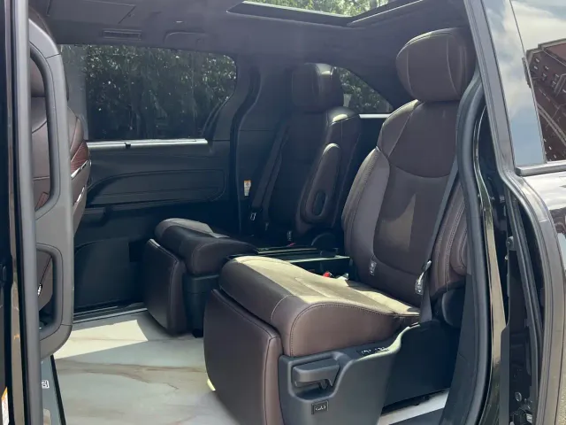 Toyota Sienna — Фото автомобиля 8