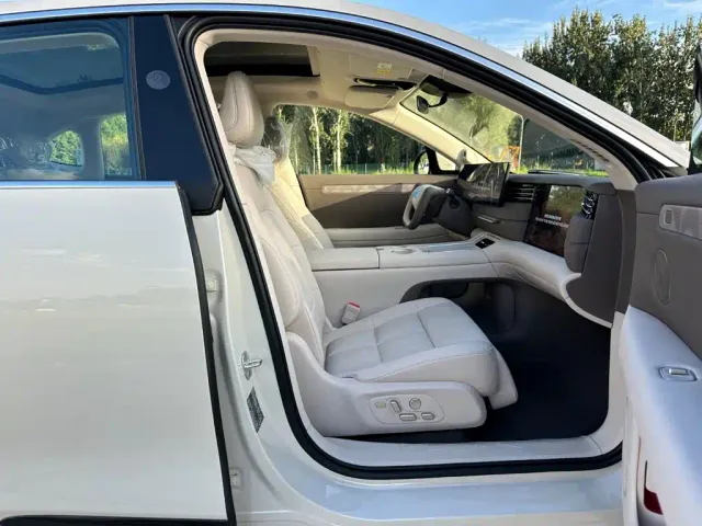 IM Motors LS6 — Фото автомобиля 15
