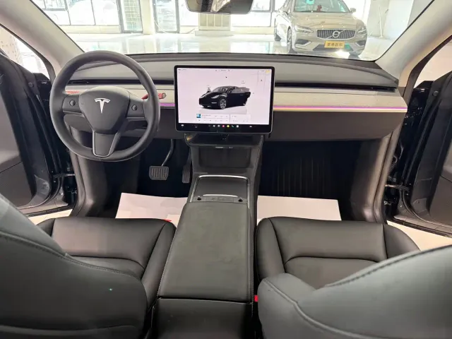 Tesla Model Y — Фото автомобиля 6