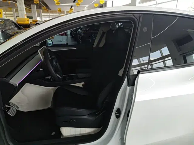 Tesla Model Y — Фото автомобиля 14