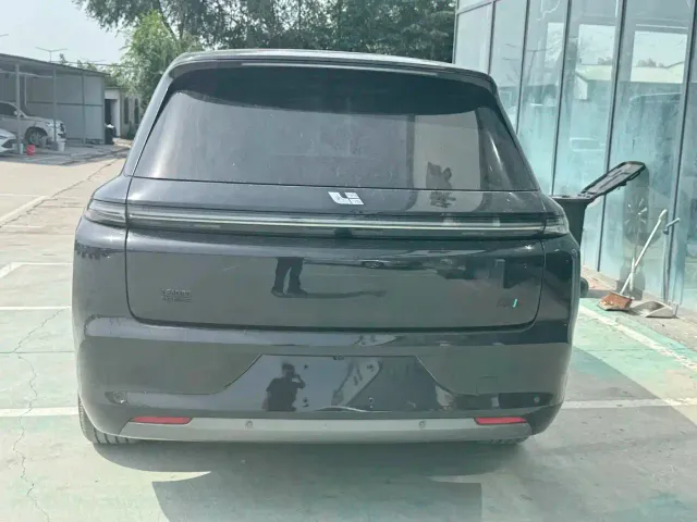 Li Auto L8 — Фото автомобиля 8