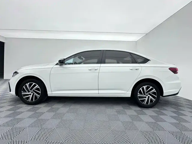 Volkswagen Lavida — Фото автомобиля 8