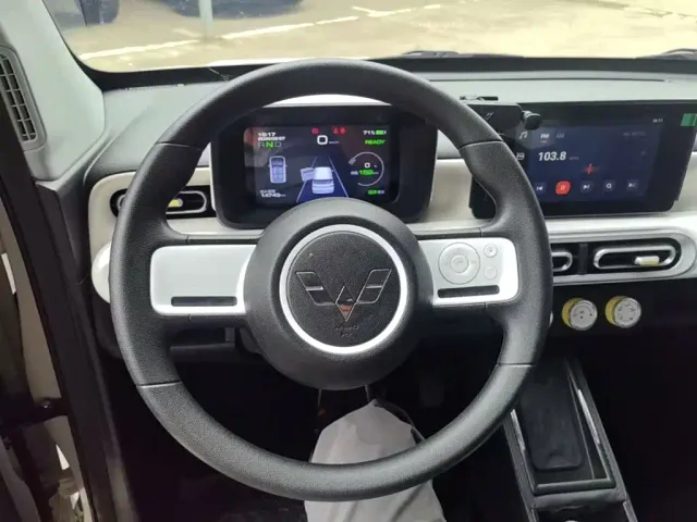 Wuling Hongguang Mini EV — Фото автомобиля 10