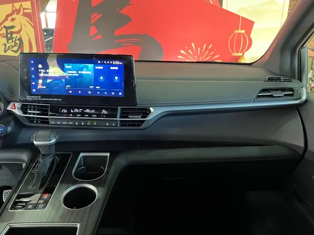 Toyota Sienna — Фото автомобиля 10