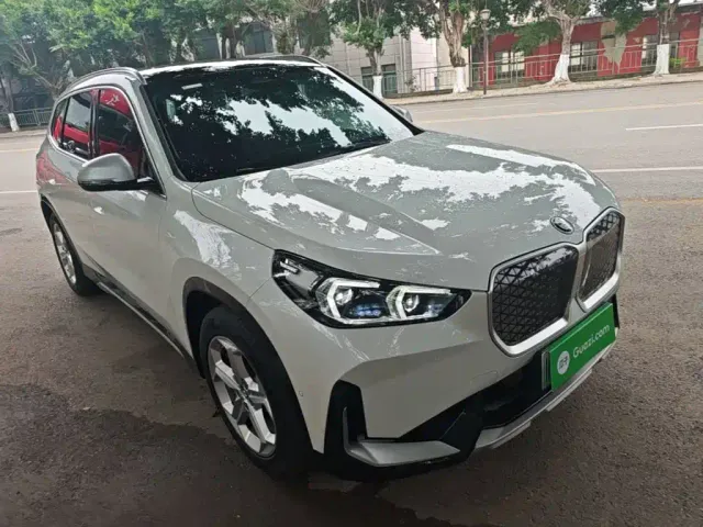 BMW iX1 — Фото автомобиля 3
