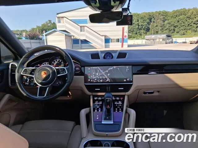 Porsche Cayenne — Фото автомобиля 10