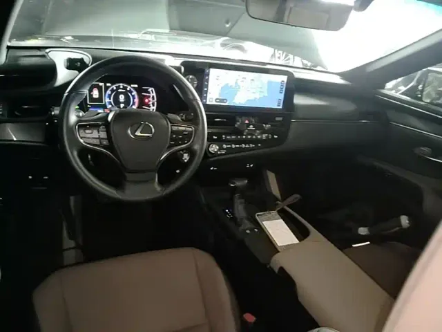 Lexus ES — Фото автомобиля 9