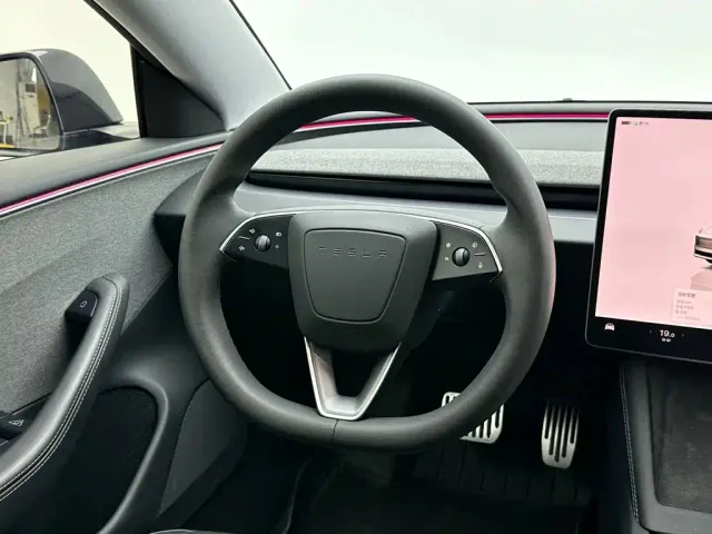 Tesla Model 3 — Фото автомобиля 20