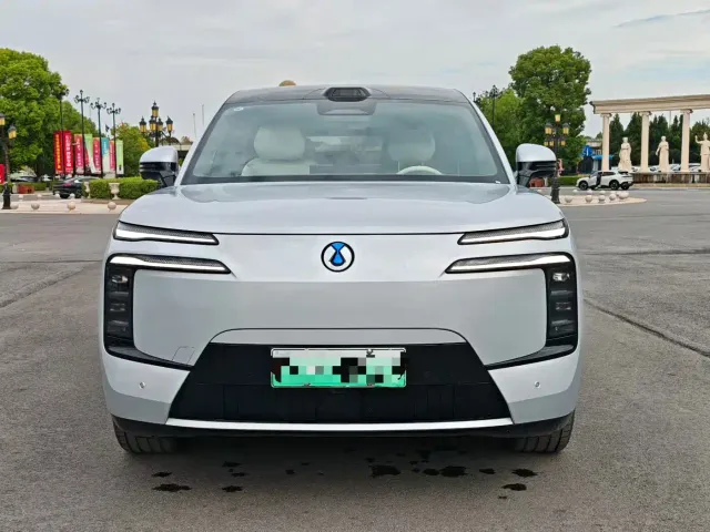 Denza N8L — Фото автомобиля 2