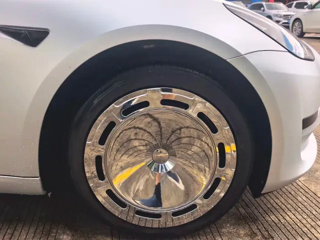 Tesla Model 3 — Фото автомобиля 16