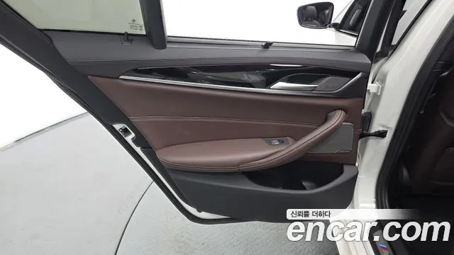 BMW 5-Series — Фото автомобиля 23
