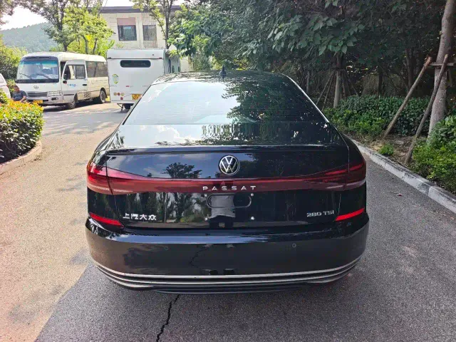 Volkswagen Passat — Фото автомобиля 5