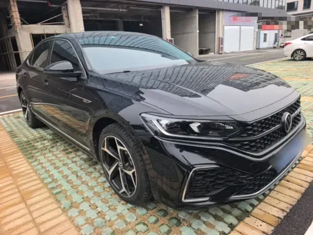 Volkswagen Passat — Фото автомобиля 3