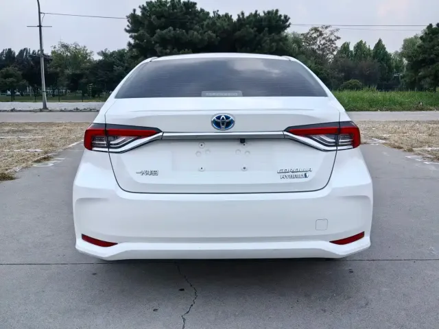 Toyota Corolla 2022 Hybrid 1.8L E-CVT Pioneer Edition — Фото автомобиля 8