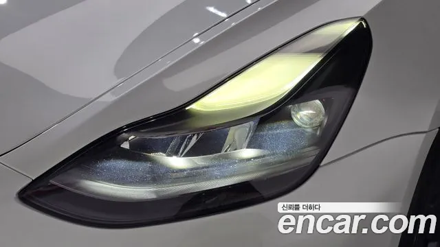 Tesla Model 3 — Фото автомобиля 21