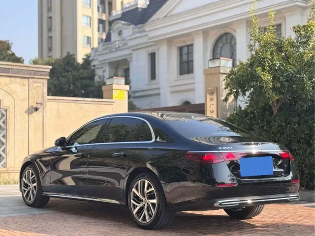 Mercedes-Benz E-Class — Фото автомобиля 16