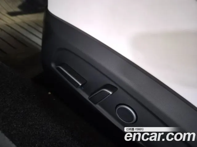 Tesla Model 3 — Фото автомобиля 12