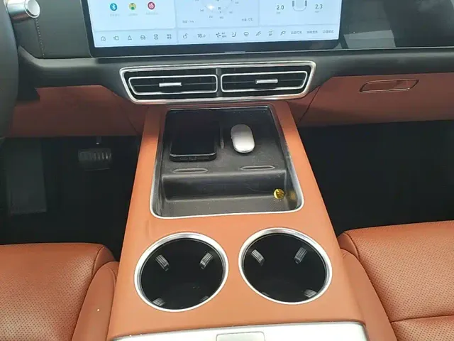 Li Auto L7 — Фото автомобиля 13