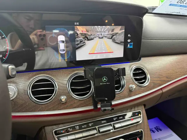 Mercedes-Benz E-Class — Фото автомобиля 9