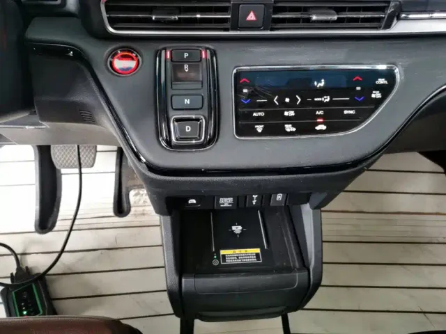 Honda Odyssey 2022 2.0L e:HEV Sharp Supreme Edition — Фото автомобиля 13