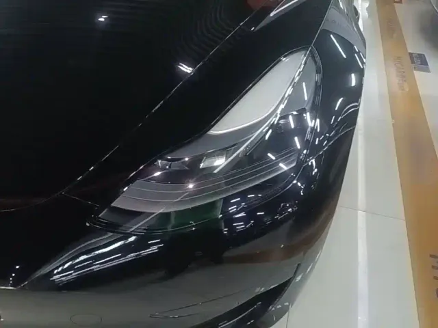 Tesla Model 3 — Фото автомобиля 23