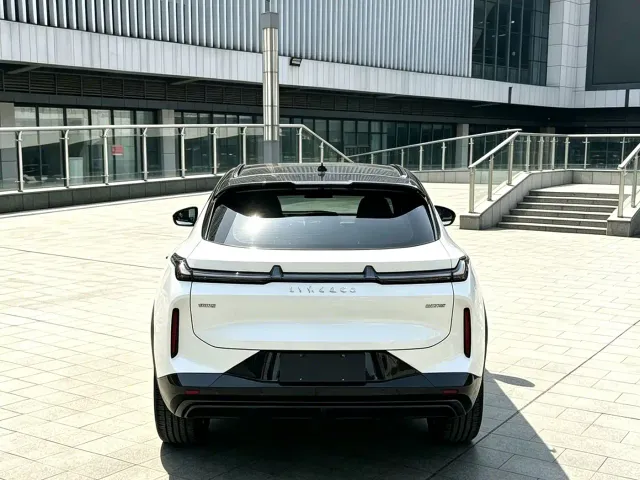 Lynk & Co 08 EM-P — Фото автомобиля 8