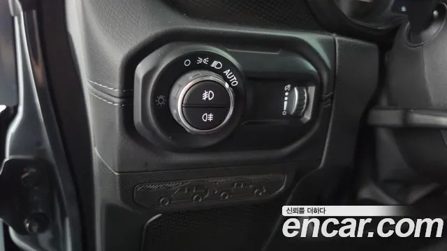 Jeep Wrangler JL — Фото автомобиля 29