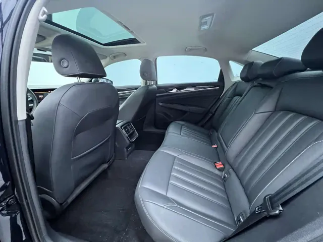 Volkswagen Passat — Фото автомобиля 12