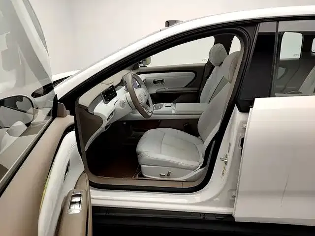Changan Qiyuan A06 — Фото автомобиля 12