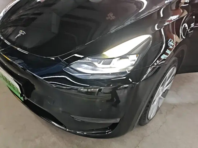 Tesla Model Y — Фото автомобиля 23