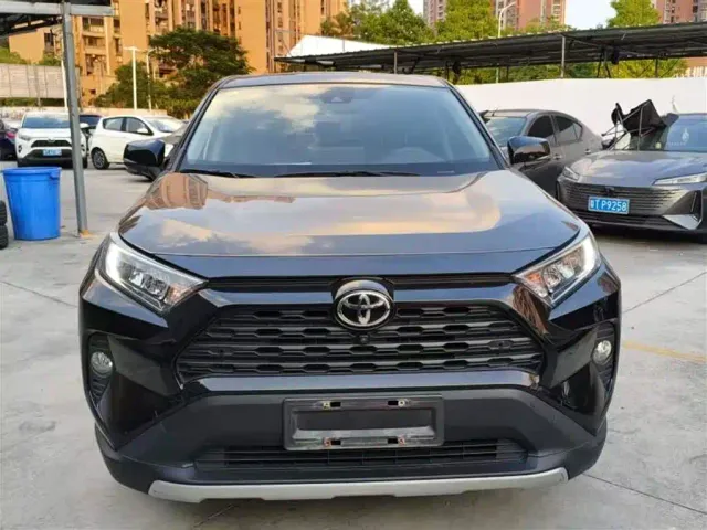 Toyota RAV4 — Фото автомобиля 2