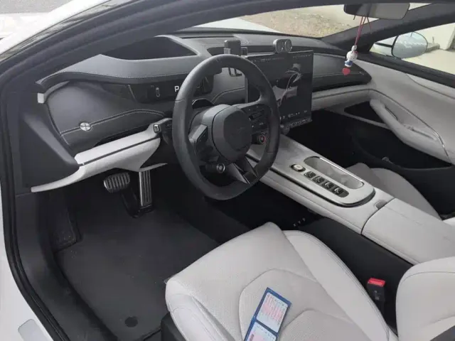 Xiaomi SU7 — Фото автомобиля 12
