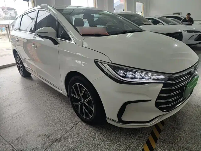 BYD Song MAX — Фото автомобиля 3