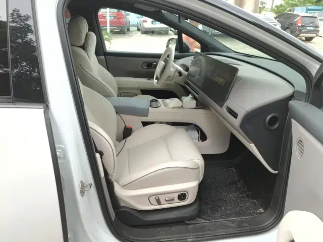 Li Auto i6 — Фото автомобиля 8