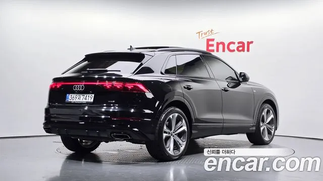 Audi Q8 55 TFSI quattro Premium — Фото автомобиля 2