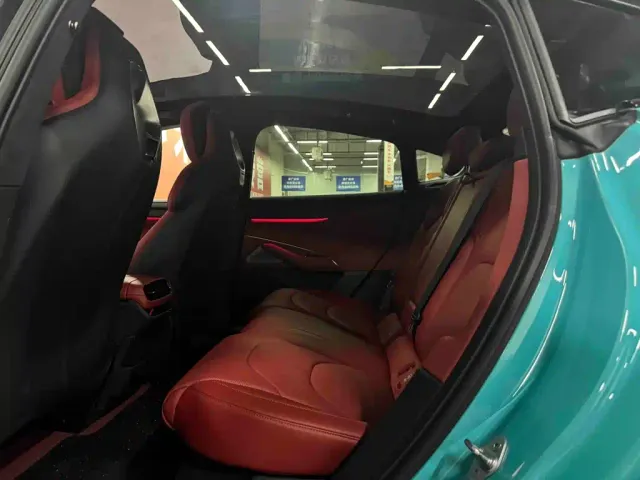 Xiaomi SU7 — Фото автомобиля 12