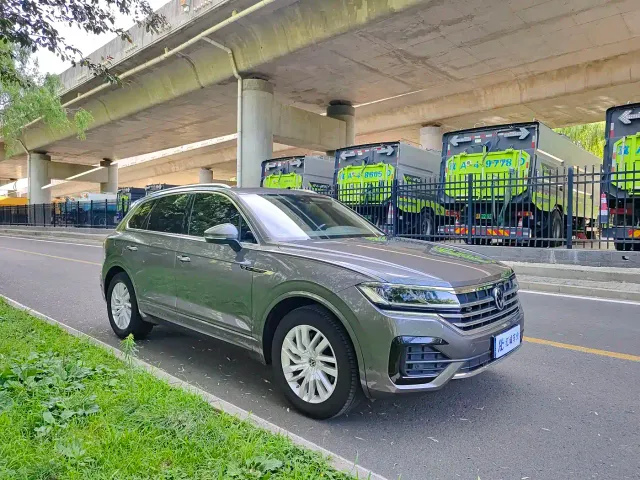Volkswagen Touareg — Фото автомобиля 7
