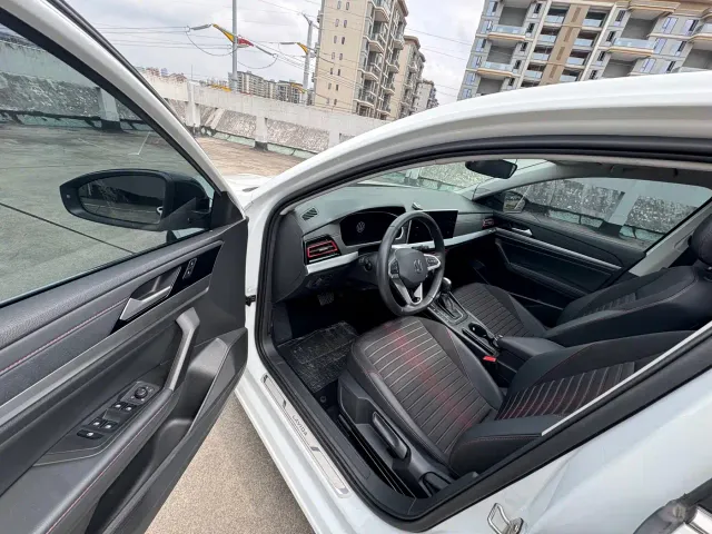 Volkswagen Lavida — Фото автомобиля 13